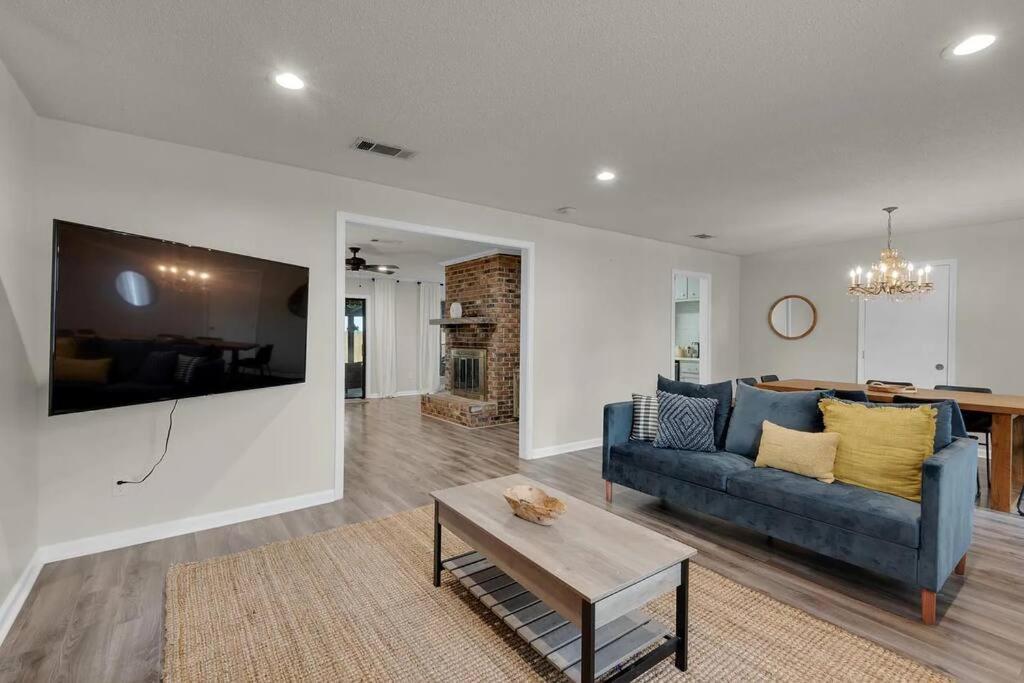 Quiet Relaxing Home - Close To Downtown & Beach 4Br-2Bt Pensacola Dış mekan fotoğraf
